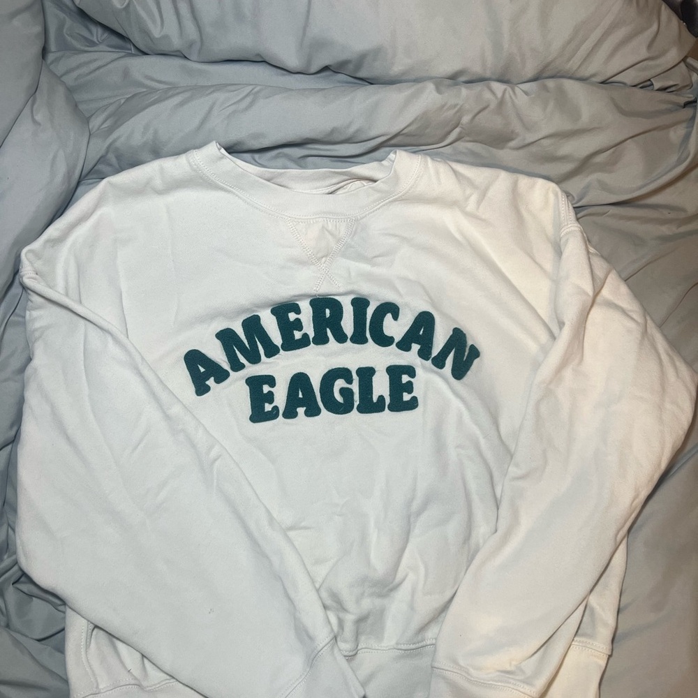 American Eagle White Sweatshirt